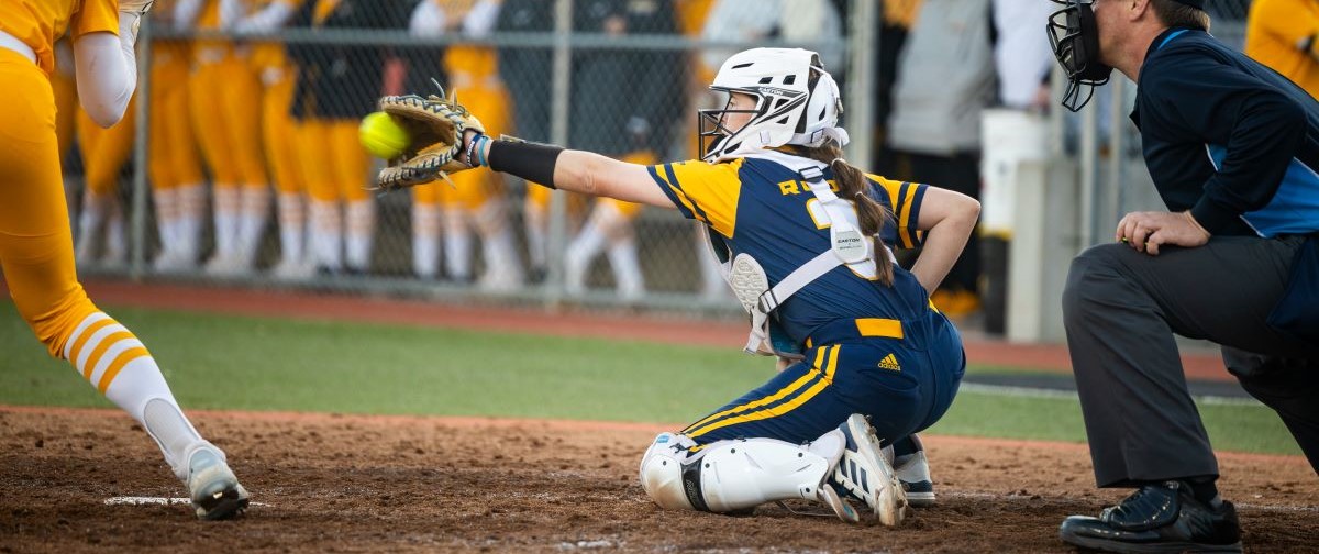 KC Roos softball catcher caught with ball going straight into glove