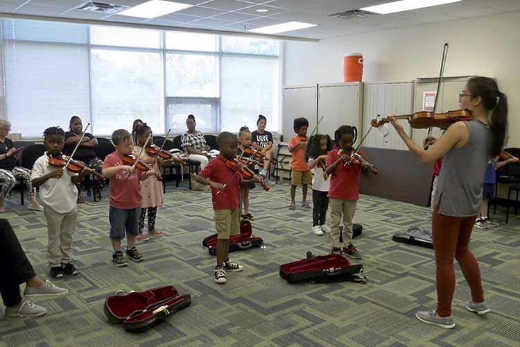 En-Ting leading a violin class