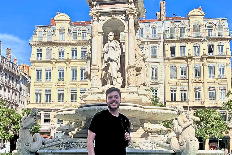 Hunter stands in front of the Fontaine des Jacobins